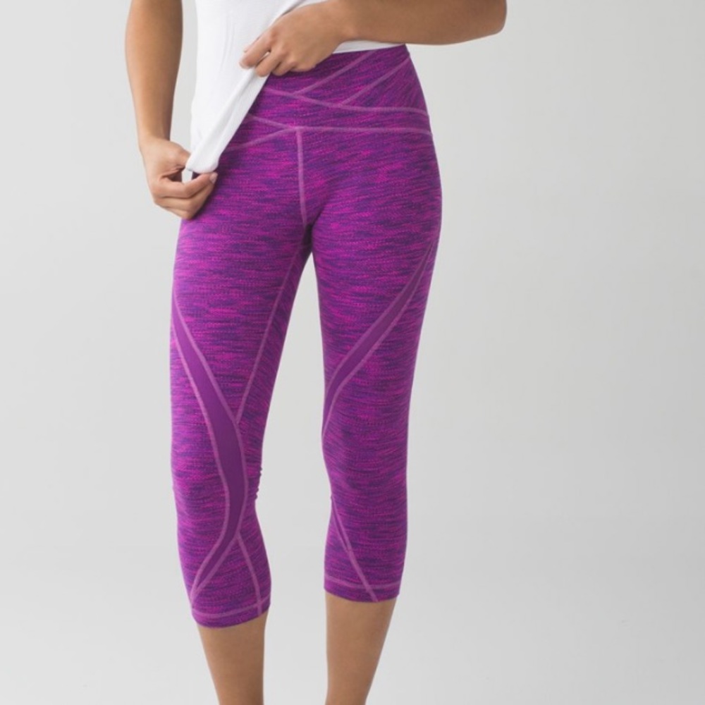 Lululemon Free Flow cropped pink/purple leggings